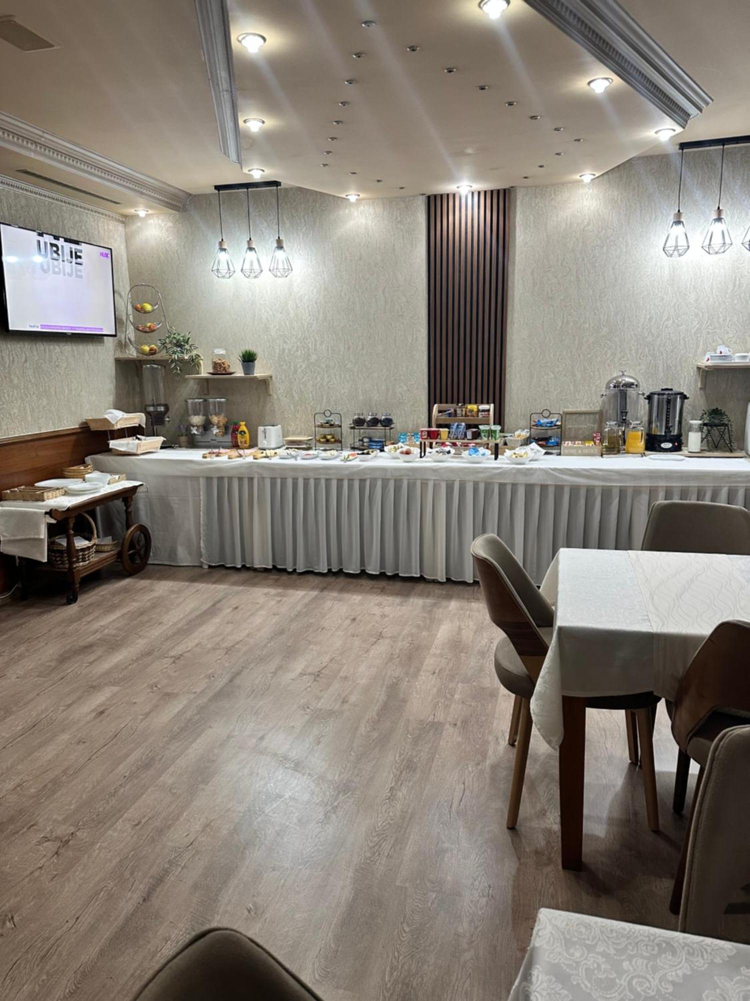 Hotel New Milenium Lukavac 외부 사진